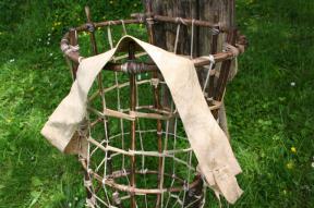 Buckskin tumpline fitted although this is likely to be replaced/reinforced with shoulder straps